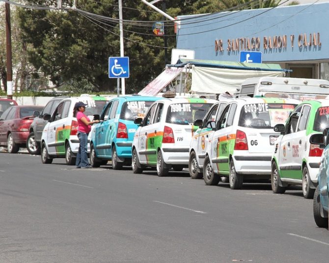 Retiran taxis que hacían “sitio’’ en la Central Camionera